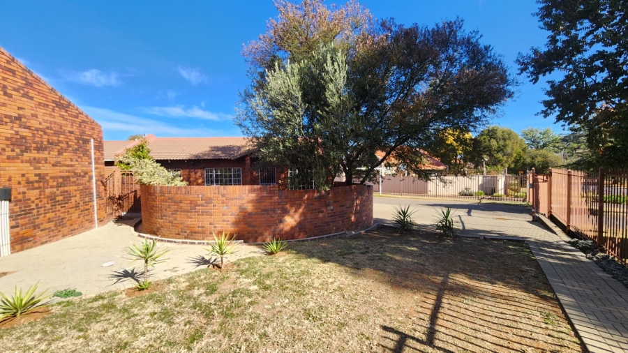 2 Bedroom Property for Sale in Langenhovenpark Free State